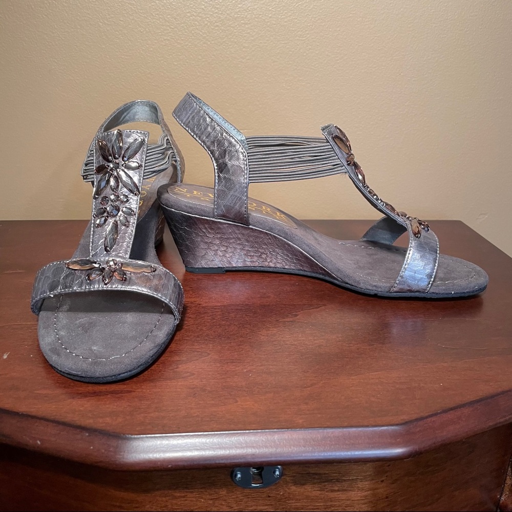 NY Transit Pewter Wedges, size 6.5